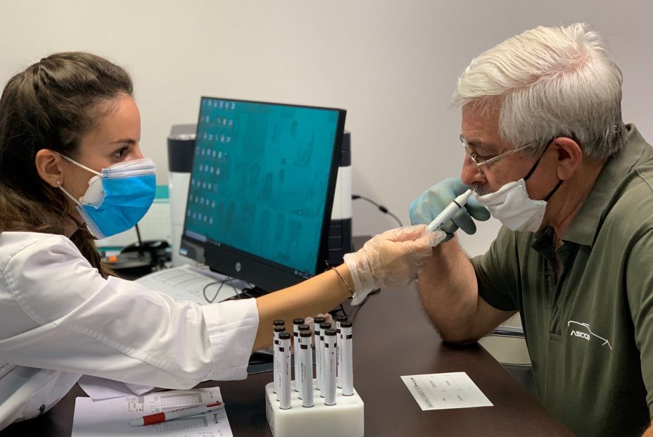 Diferencias entre la pérdida de olfato del COVID-19 y la del resfriado Diferencias entre la pérdida de olfato del COVID-19 y la del resfriado