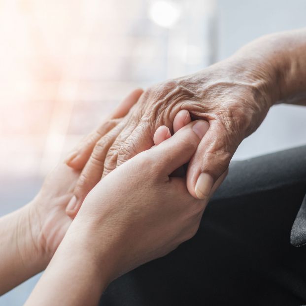 Por qué es importante contratar cuidadores a domicilio legalmente Por qué es importante contratar cuidadores a domicilio legalmente