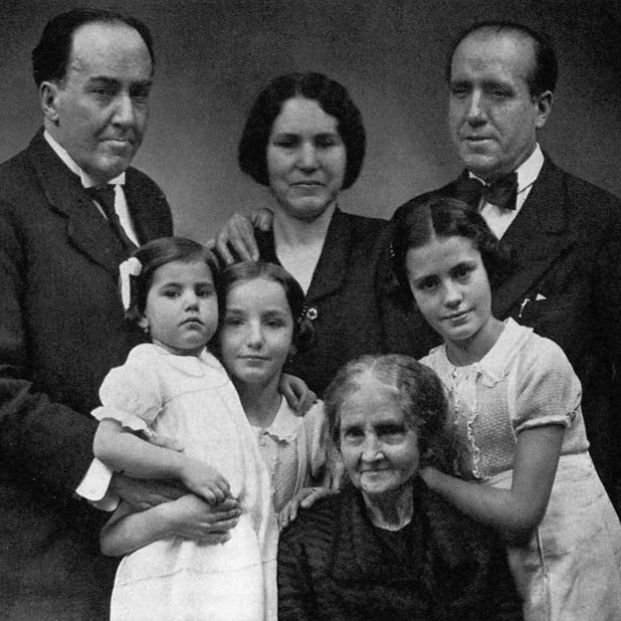 Álbum familiar de Antonio Machado (Fundación Unicaja) Álbum familiar de Antonio Machado (Fundación Unicaja)