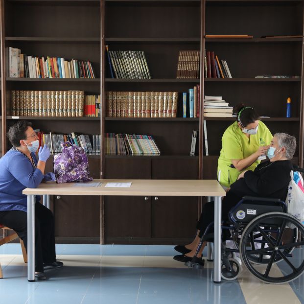 La Generalitat de Cataluña actualiza el plan para "flexibilizar más" las visitas a residencias. Foto: Europa Press La Generalitat de Cataluña actualiza el plan para "flexibilizar más" las visitas a residencias. Foto: Europa Press