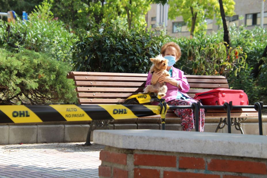 Una calle de Madrid dividida en dos: una zona roja por Covid y otra sin restricciones Una calle de Madrid dividida en dos: una zona roja por Covid y otra sin restricciones