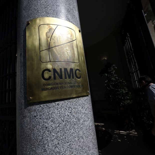 La CNMC quiere que las comercializadoras de luz y gas envíen por escrito sus ofertas telefónicas