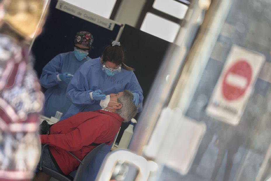 Los mayores, doblemente perjudicados si el Gobierno aplica el IVA a la sanidad privada Los mayores, doblemente perjudicados si el Gobierno aplica el IVA a la sanidad privada