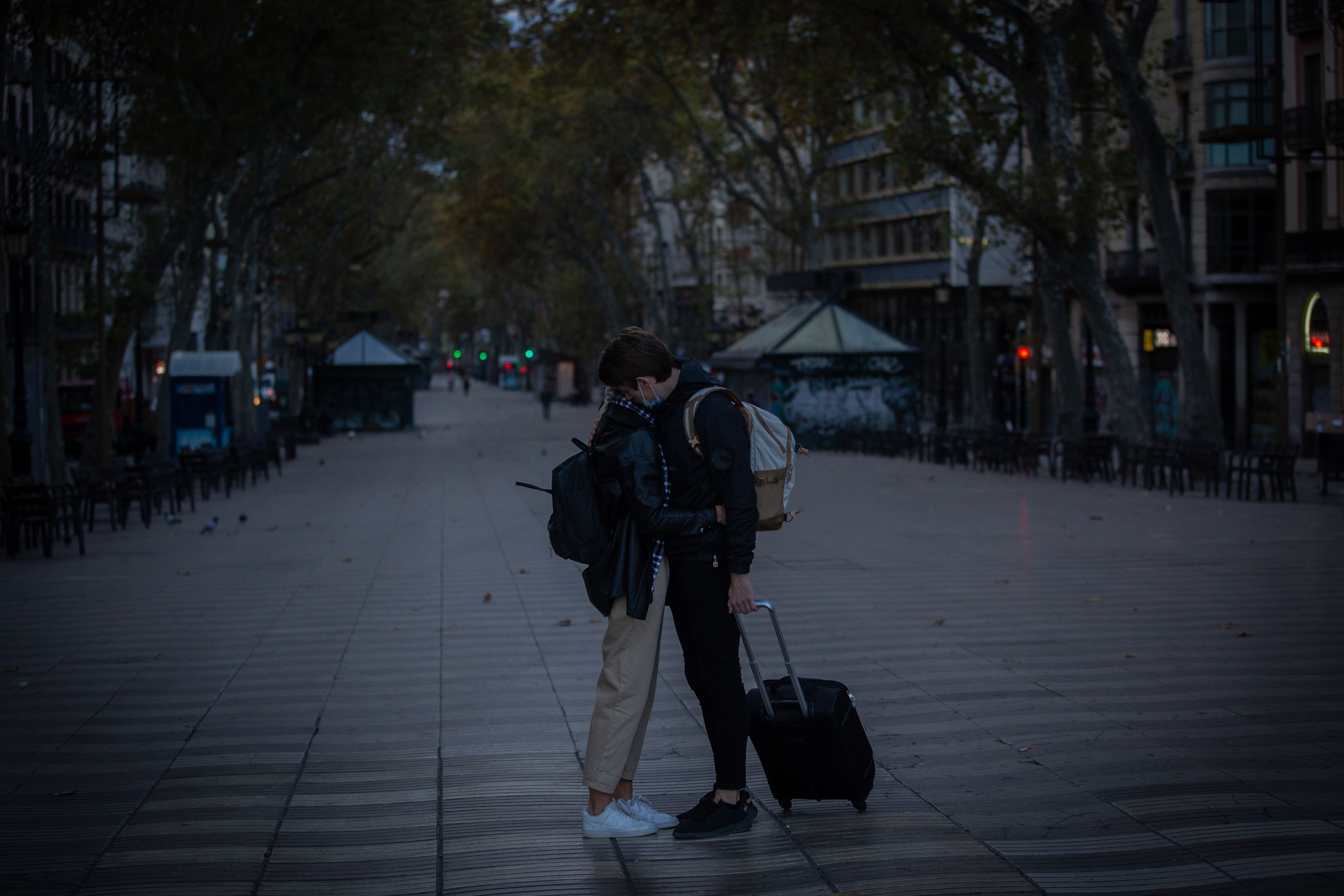 Cataluña estudia decretar confinamientos de fin de semana y Madrid, el cierre total de la región