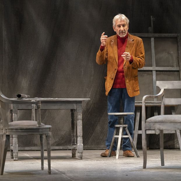 EuropaPress 2602194 jose sacristan momento obra senora rojo fondo gris EuropaPress 2602194 jose sacristan momento obra senora rojo fondo gris