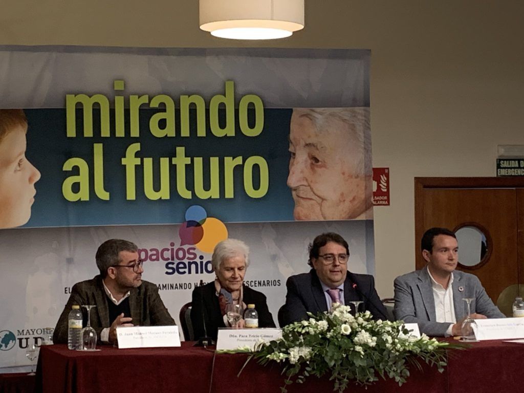 Mirando al Futuro Mirando al Futuro