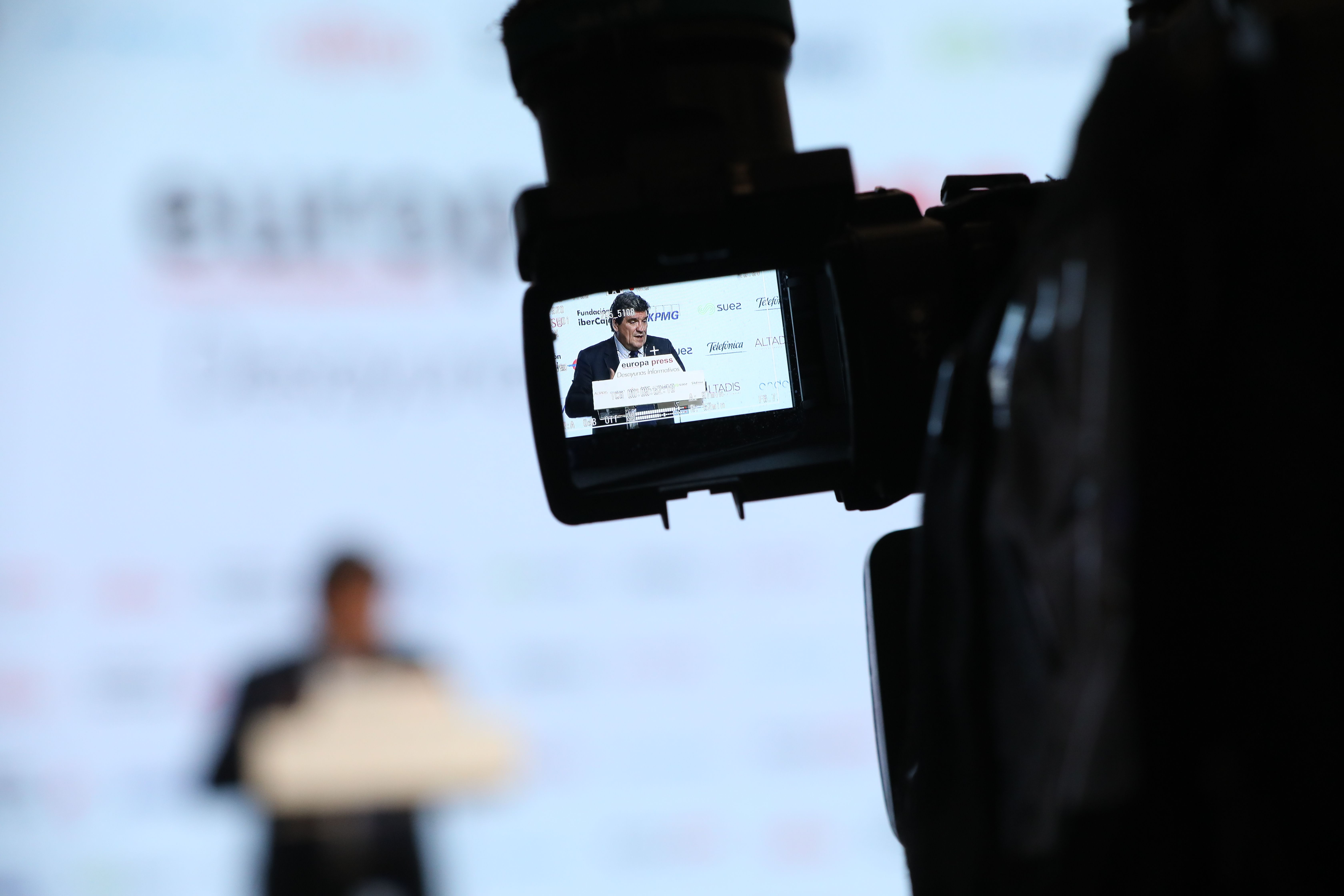 Escrivá: "El problema del déficit público no está en las pensiones"