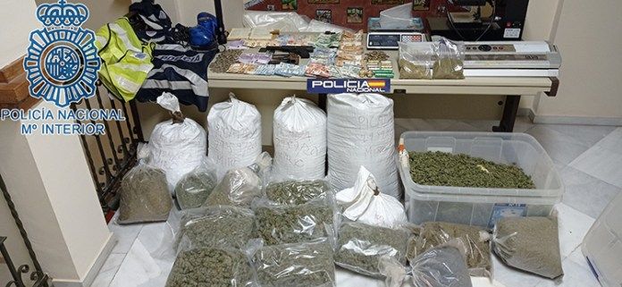 La pista de tenis en Sevilla que escondía un laboratorio con 200 kilos de marihuana La pista de tenis en Sevilla que escondía un laboratorio con 200 kilos de marihuana