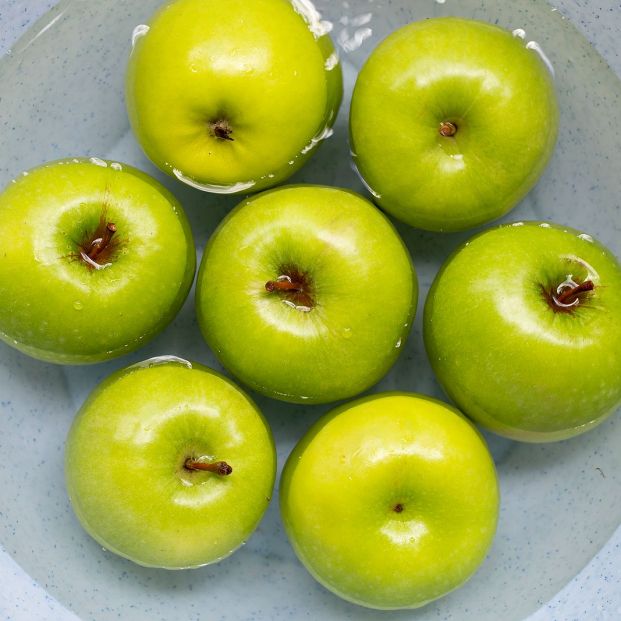 bigstock Soak Green Apples In Water Wa 371685025 bigstock Soak Green Apples In Water Wa 371685025