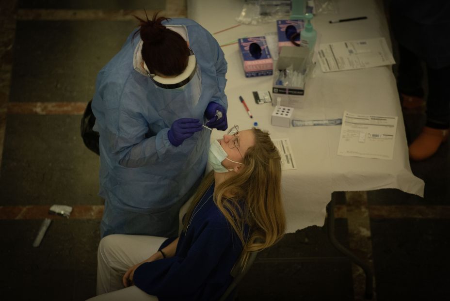 Madrid quiere realizar a toda la población test de antígenos gratuitos antes de Navidad Madrid quiere realizar a toda la población test de antígenos gratuitos antes de Navidad