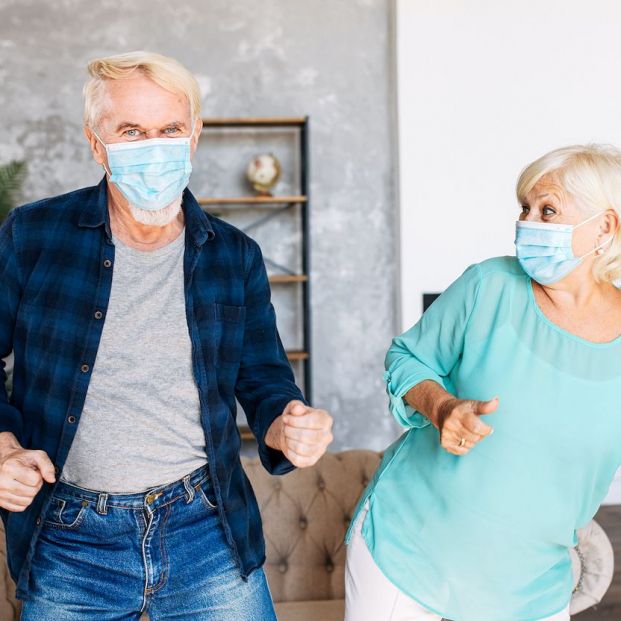 Rutina de ejercicios en casa Bigstock