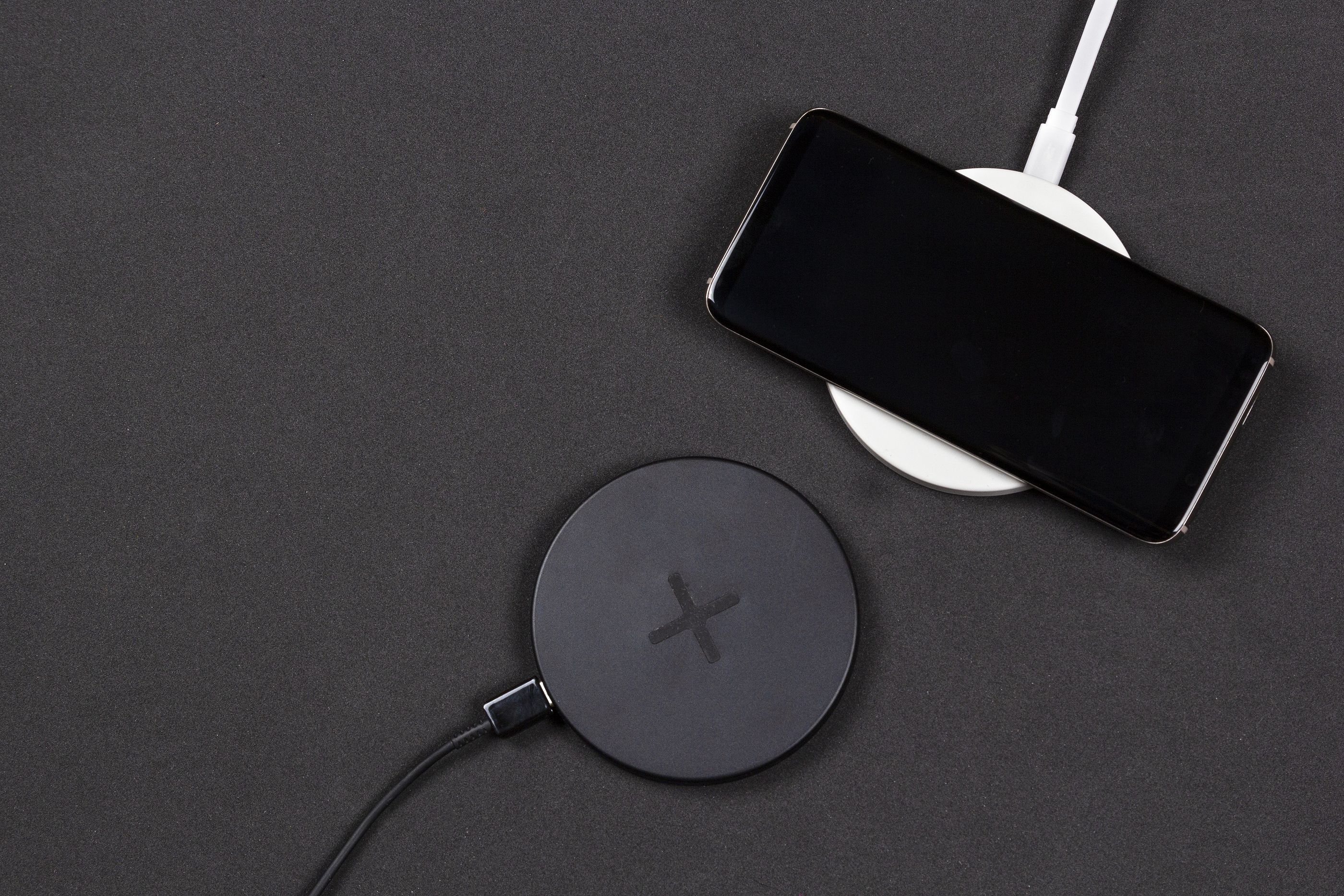 ¿Cómo funciona la carga inalámbrica en los teléfonos móviles?