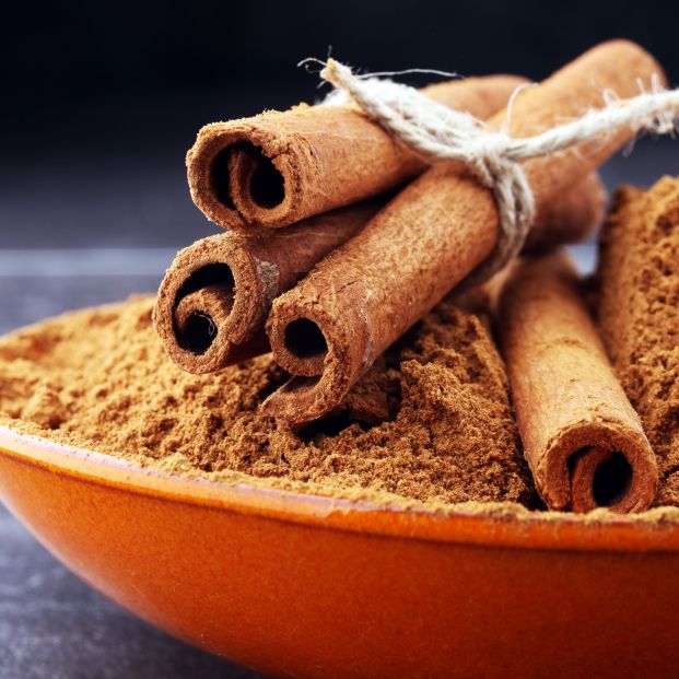 Canela molida y en rama (bigstock) Canela molida y en rama (bigstock)