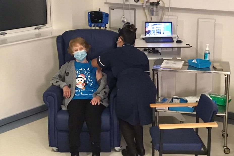 Primera vacunada Pfizer Primera vacunada Pfizer