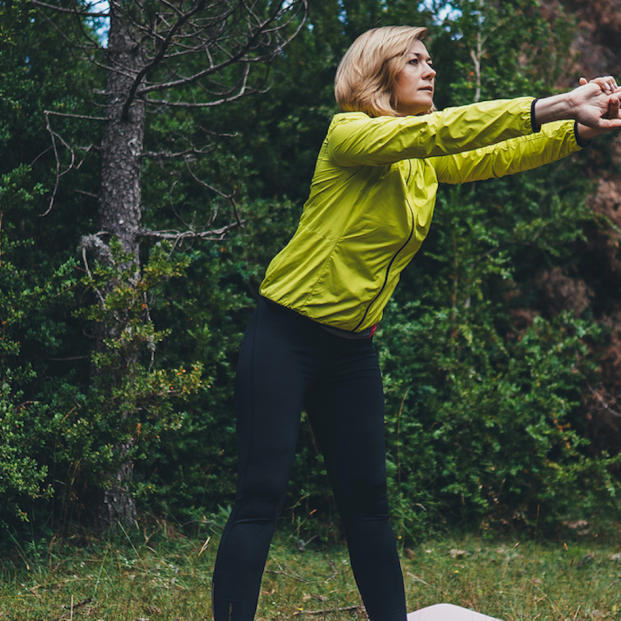 Bigstock Ejercicios con los brazos para ganar espacio pulmonar Bigstock Ejercicios con los brazos para ganar espacio pulmonar