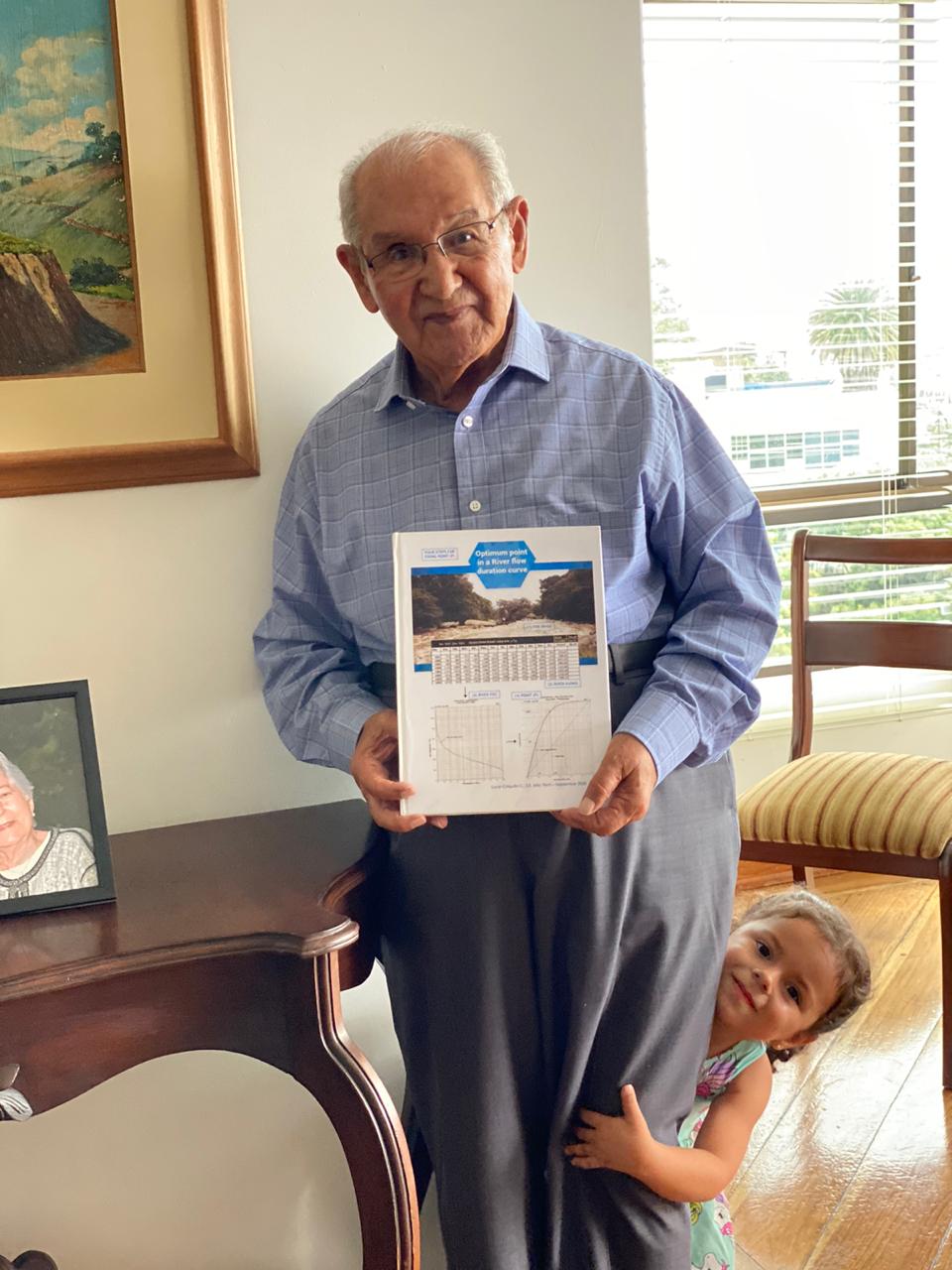 Un colombiano defiende su tesis doctoral con 104 años y resuelve un enigma de hace dos siglos. FotoTwitter @ChiquitoLucio