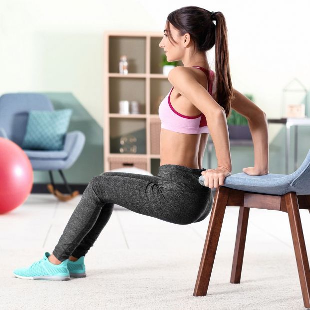 Fortalece tus músculos con una silla de la cocina Foto: bigstock Fortalece tus músculos con una silla de la cocina Foto: bigstock