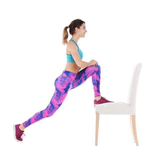 Fortalece tus músculos con una silla de la cocina Foto: bigstock Fortalece tus músculos con una silla de la cocina Foto: bigstock