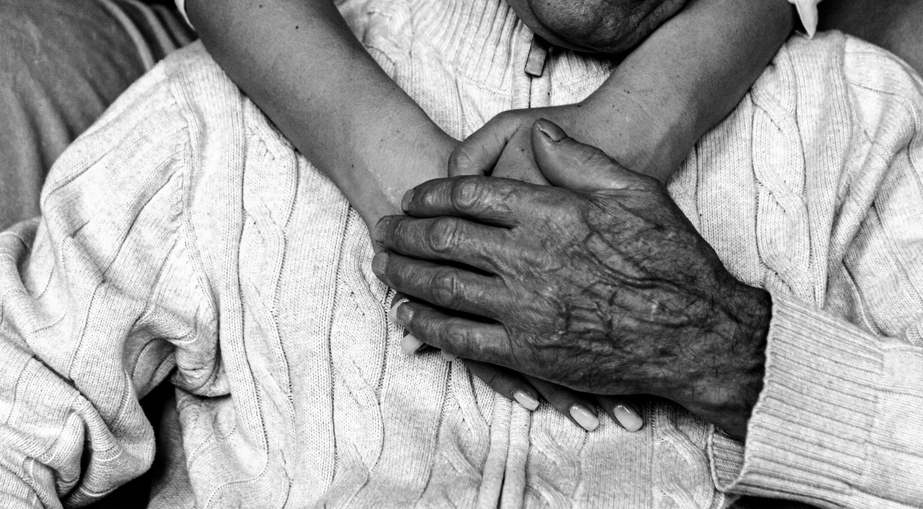 Familiares denuncian que están "a ciegas" y que no saben qué pasa en sus residencias