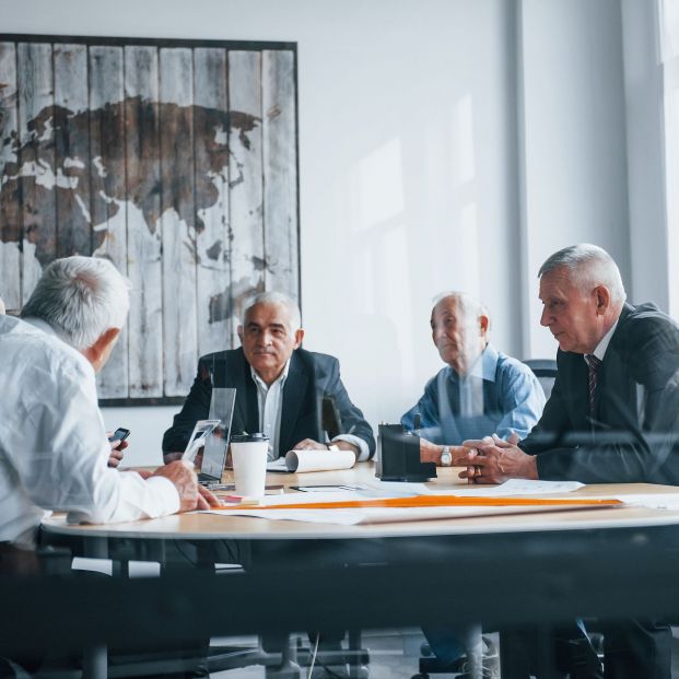 "La gestión de la edad en las empresas. El envejecimiento de las plantillas". Foto:Bigstock