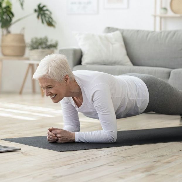 bigstock Ejercicios para perder los kilos de navidad bigstock Ejercicios para perder los kilos de navidad