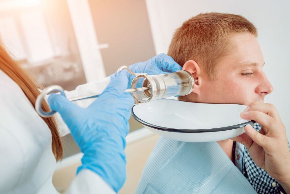 Tapones de cera en los oídos. Cómo se producen y cómo eliminarlos Tapones de cera en los oídos. Cómo se producen y cómo eliminarlos