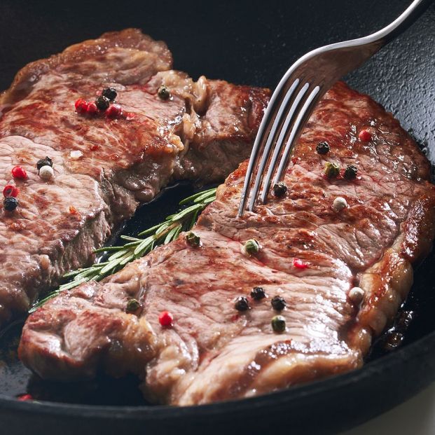 Esto es lo que hacemos mal si la carne suelta agua al cocinarla Esto es lo que hacemos mal si la carne suelta agua al cocinarla