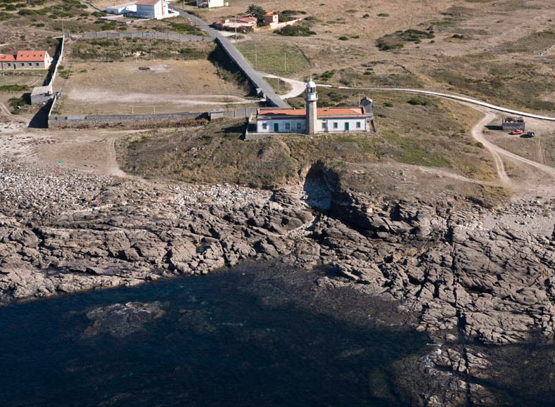 Faro de Punta Lariño
