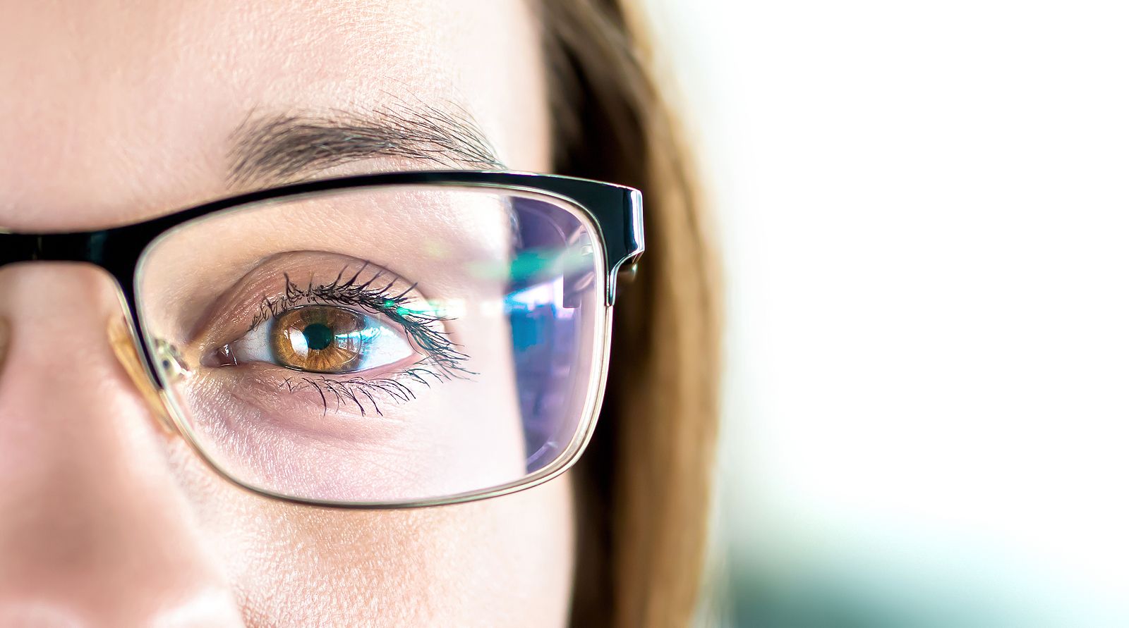 Millones de personas sin acceso a gafas: lo sufren sobre todo mujeres y personas mayores. Foto: bigstock