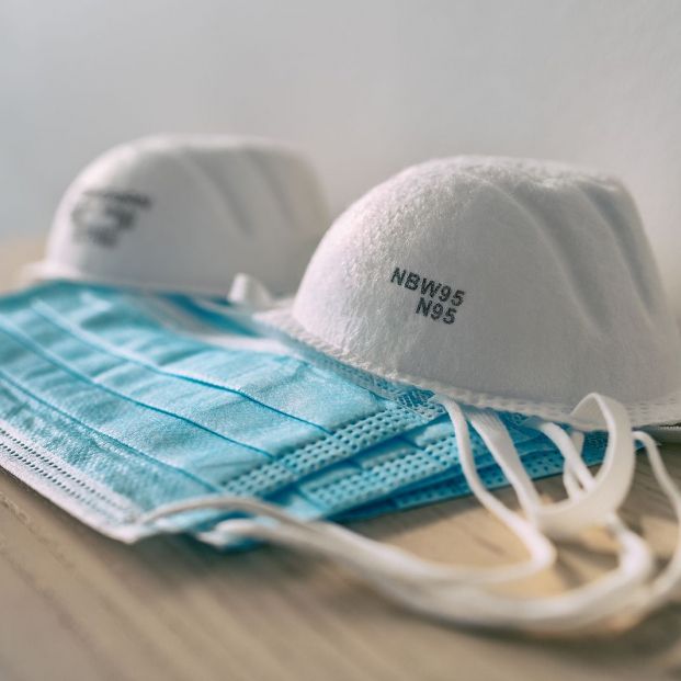 Te contamos cómo distinguir las mascarillas FFP2 auténticas de las falsas Te contamos cómo distinguir las mascarillas FFP2 auténticas de las falsas