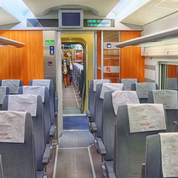 Las personas con discapacidad también podrán beneficiarse de la Tarjeta Dorada de Renfe. Las personas con discapacidad también podrán beneficiarse de la Tarjeta Dorada de Renfe.