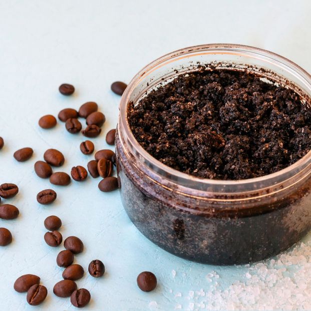 No tires el café molido usado, reutilízalo No tires el café molido usado, reutilízalo