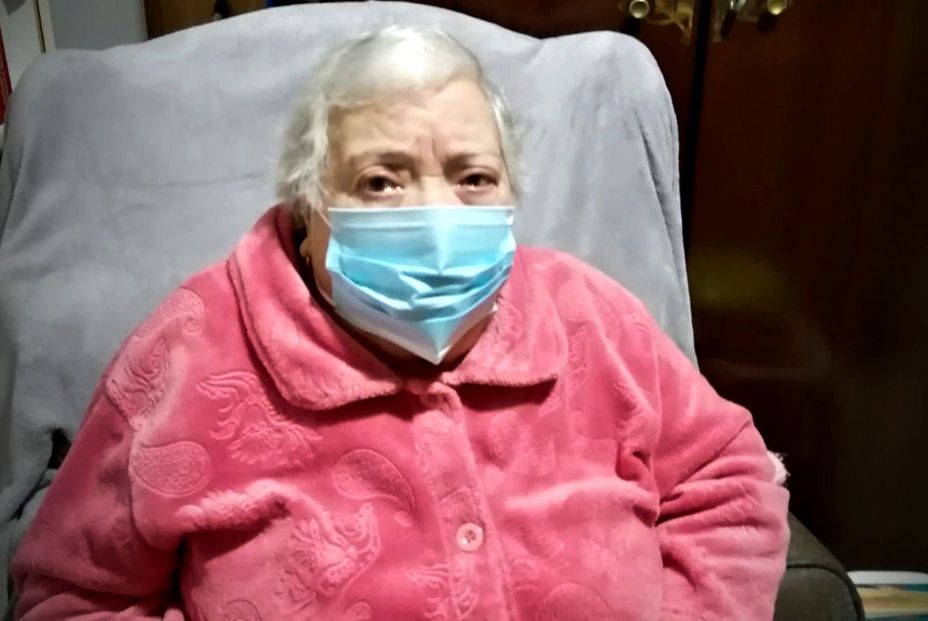 Mayores que no pueden salir de sus casas: "Llevo ya años encerrada y mala, sin poder salir a nada" Mayores que no pueden salir de sus casas: "Llevo ya años encerrada y mala, sin poder salir a nada"