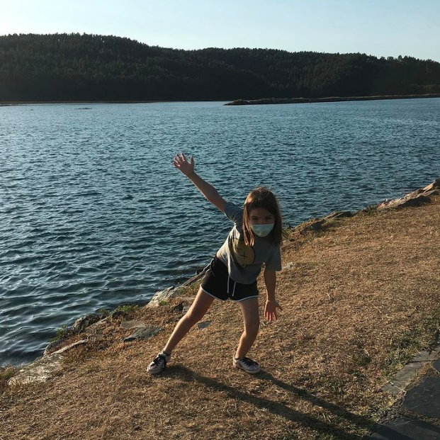 Niña mascarilla Niña mascarilla