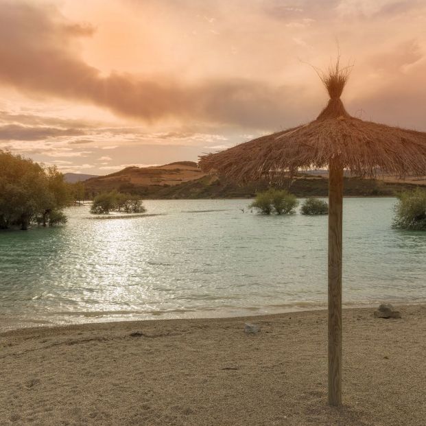 Mejores palayas de interior (bigstock) The Alloz Reservoir In Lerate211442929 (1)