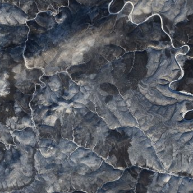 Científicos de la NASA localizan desde el espacio misteriosas rayas en colinas de Siberia Científicos de la NASA localizan desde el espacio misteriosas rayas en colinas de Siberia