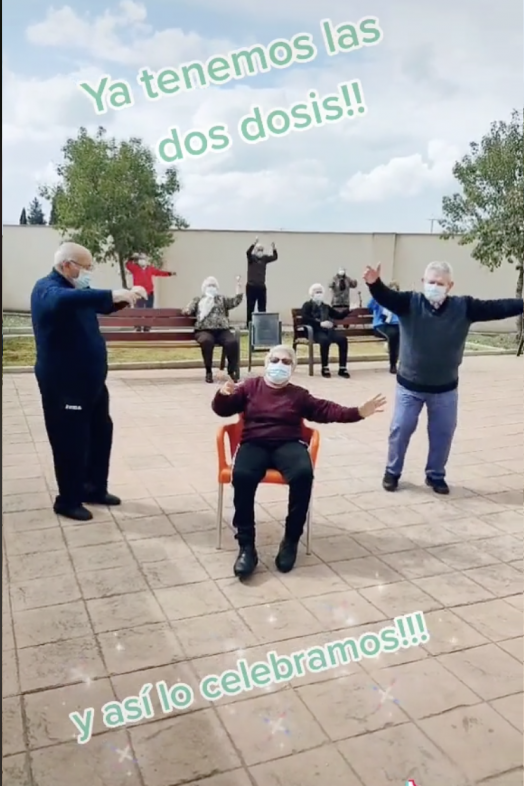 Abuelos tiktokers reciben la segunda dosis Abuelos tiktokers reciben la segunda dosis
