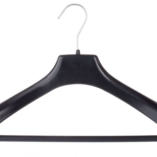 ¿Qué perchas utilizas para tus camisas?foto: bigstock