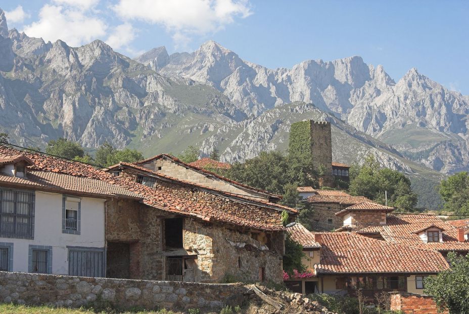 Las 7 rutas de senderismo imprescindibles por España. Bigstock