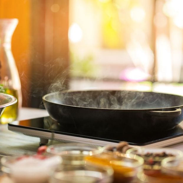 El truco infalible para recuperar las sartenes que se pegan El truco infalible para recuperar las sartenes que se pegan