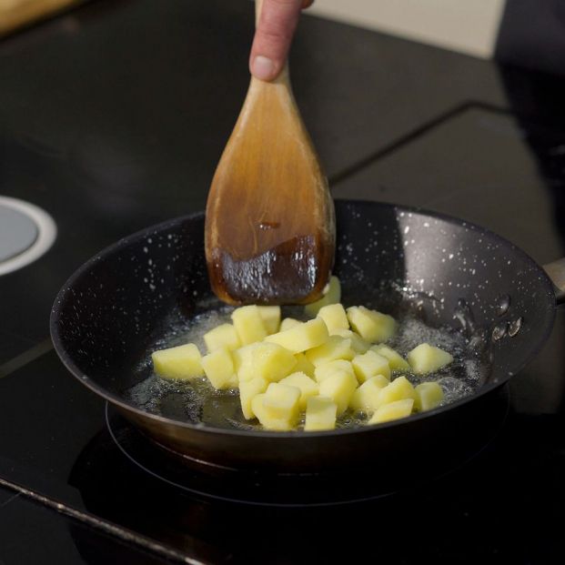 El truco infalible para recuperar las sartenes que se pegan El truco infalible para recuperar las sartenes que se pegan