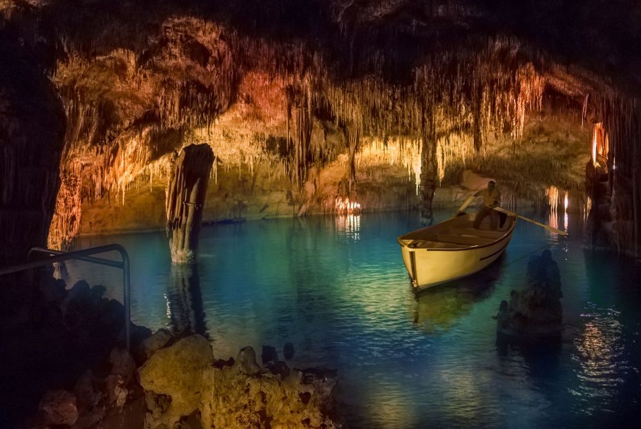 bigstock Drach Cave Of Mallorca Island242588704