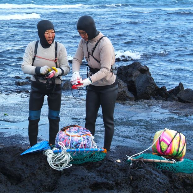 Dos haenyeo. (Haenyeo museum) Dos haenyeo. (Haenyeo museum)