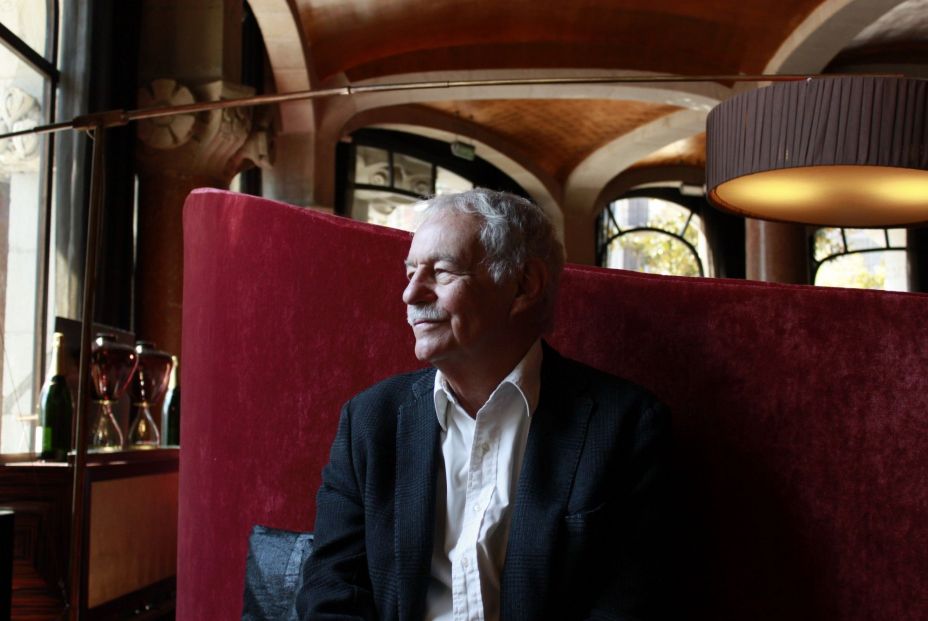 El escritor Eduardo Mendoza defiende el humor como un oficio: “Es un trabajo muy serio”