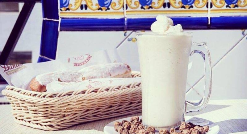 Tomar horchata en Valencia Daniel (www.horcahteria-daniel.es) Tomar horchata en Valencia Daniel (www.horcahteria-daniel.es)