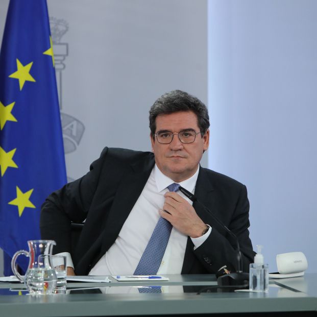 Escrivá quiere acabar con la jubilación forzosa que defienden patronal y sindicatos Escrivá quiere acabar con la jubilación forzosa que defienden patronal y sindicatos