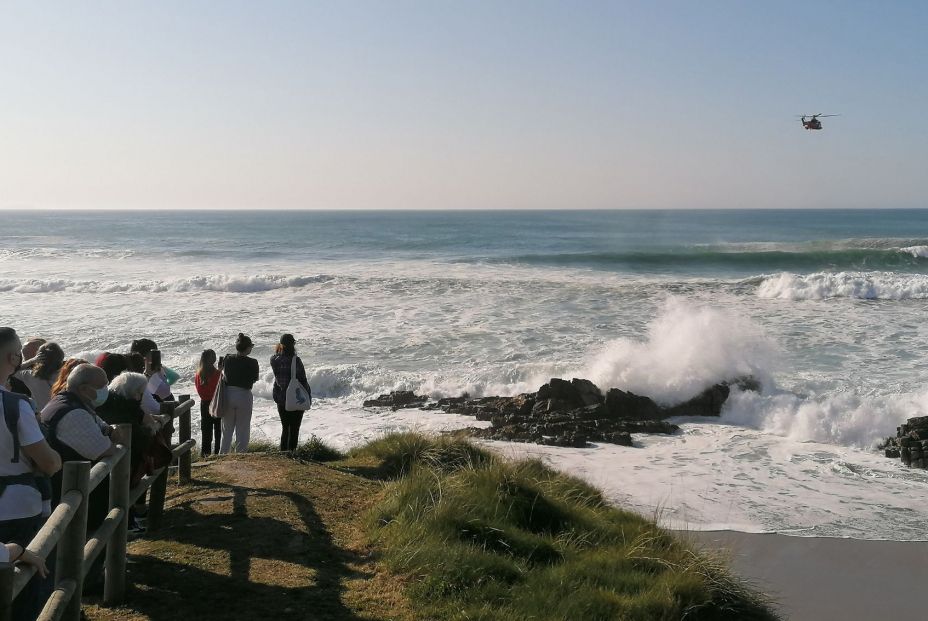 Rescatan sin vida a un bañista en una playa de Arteixo (A Coruña) Rescatan sin vida a un bañista en una playa de Arteixo (A Coruña)