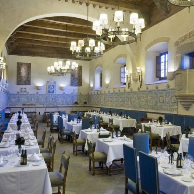 Uno de los restaurantes de la Ruta de la Plata (https://www.parador.es/es/paradores/parador-de-plasencia?gclid=Cj0KCQjw1pblBRDSARIsACfUG12IfqtXw3BBRsvba8pwBykXwC9CcwtzpHd5ImgVYCaxTRxDBei8KIoaAkQfEALw_wcB&gclsrc=aw.ds)