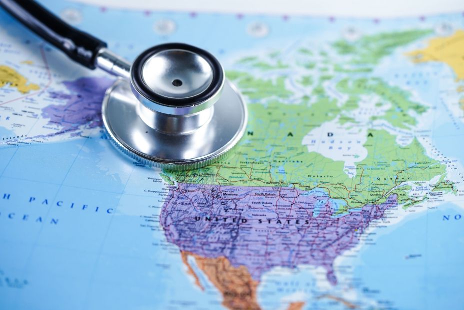 Mapa del mundo. Seguro de viajes(bigstock)