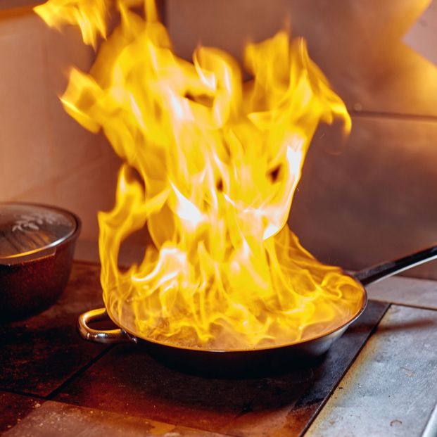 Trucos para quitar la comida que se ha quedado pegada en la olla o sartén Foto: bigstock Trucos para quitar la comida que se ha quedado pegada en la olla o sartén Foto: bigstock